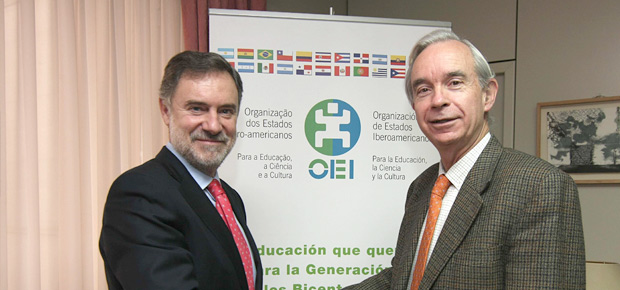 Fotografía de Manuel Méndez de Río, FMBBVA , con Álvaro Marchesi, de la OEI