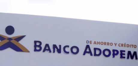 Fotografía de una sucursal de Banco Adopem, entidad de la FMBBVA