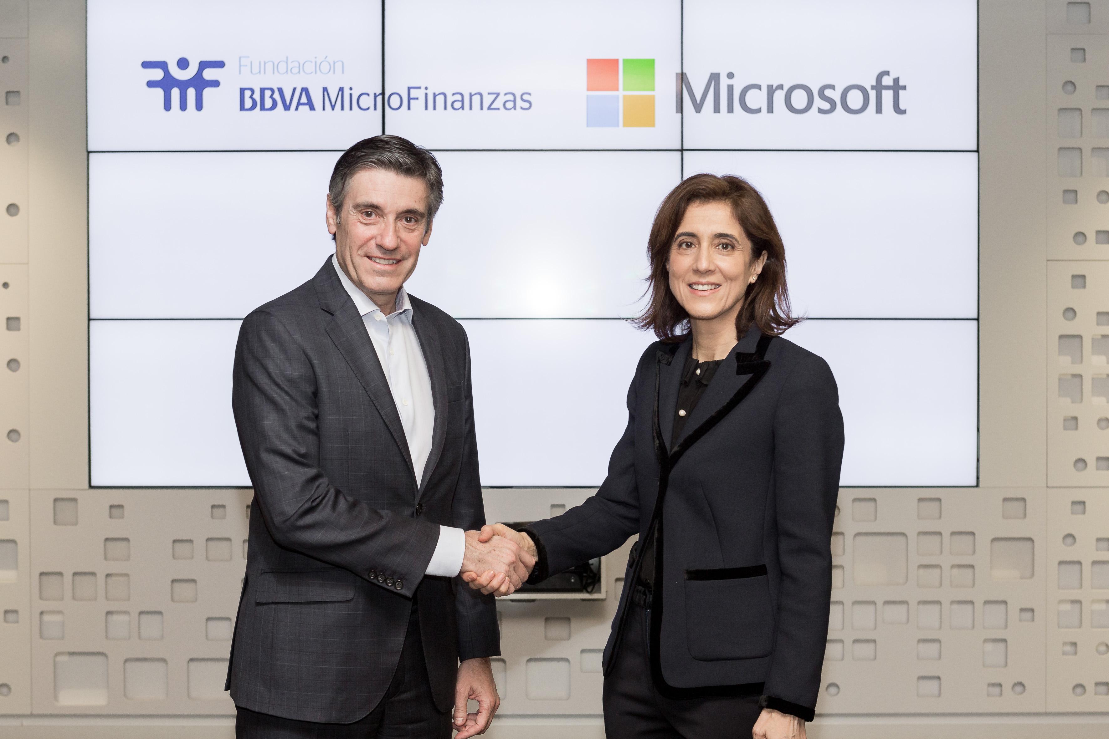 Director general de la FMBBVA, Javier M Flores, y presidenta de Microsoft España, Pilar Lopez