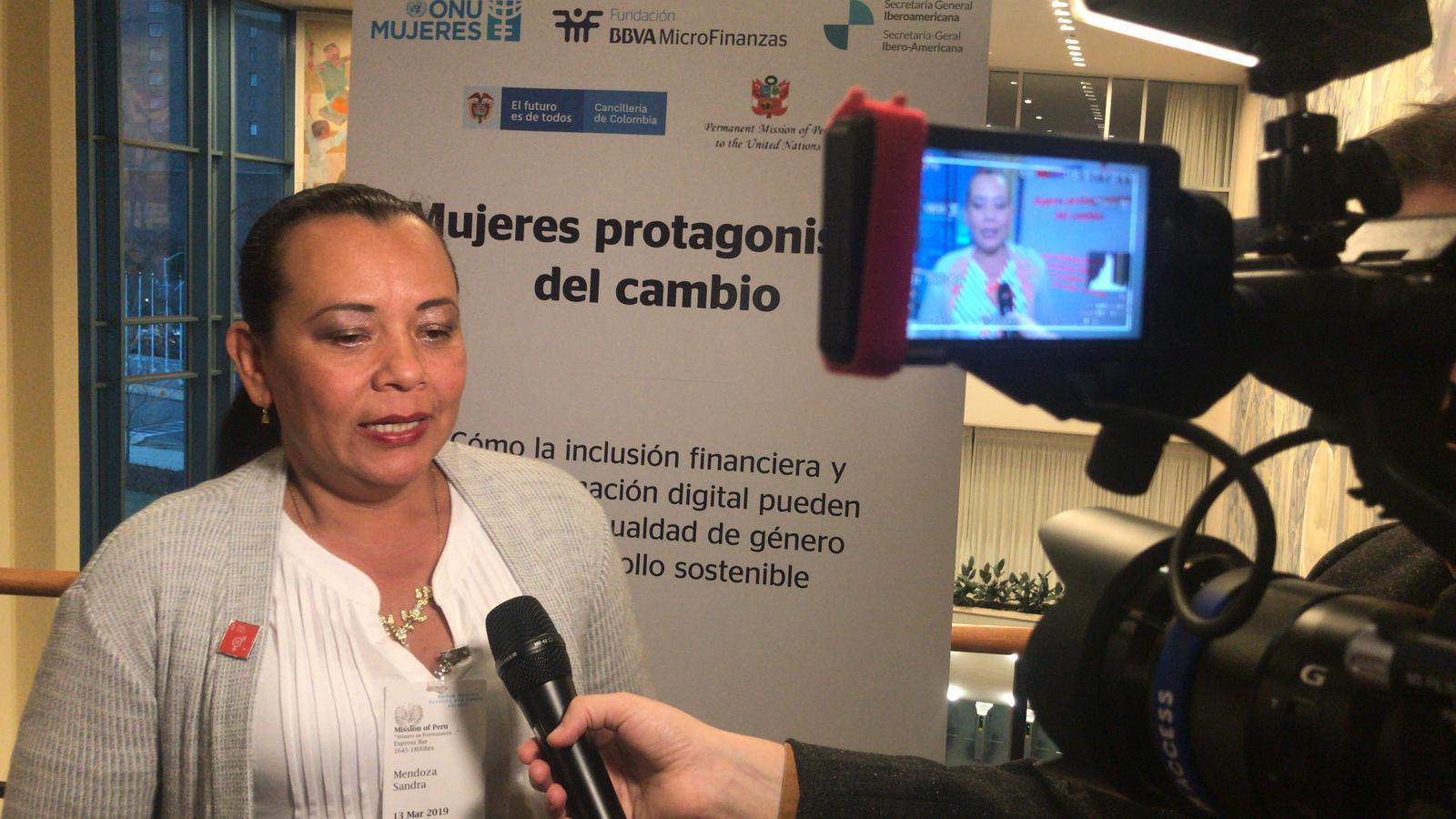 La emprendedora de la FMBBVA en Colombia (Bancamía), Sandra Mendoza, en entrevista de prensa