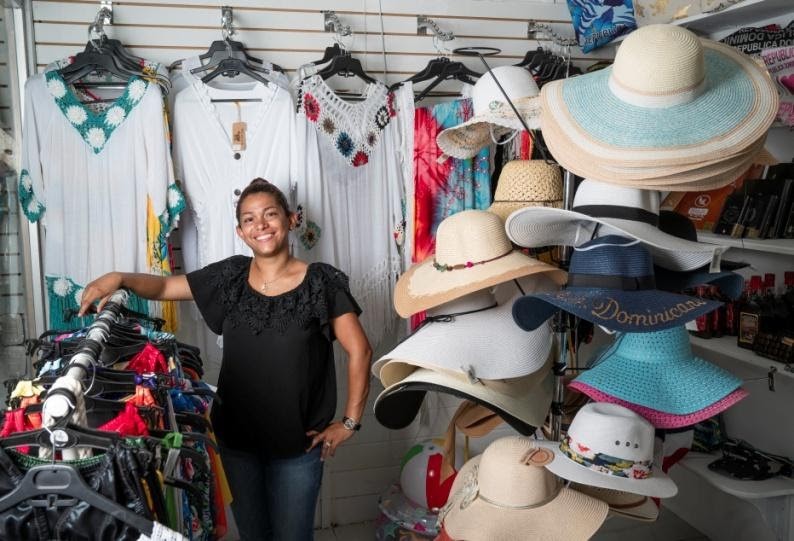 Emprendedora dominicana, artículos de playa FMBBVA