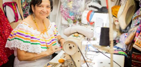 Adelina de León, emprendedora panameña de Microserfin (FMBBVA)