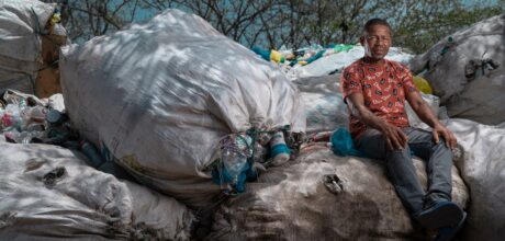 Santos Baez, emprendedor dominicano FMBBVA que se dedica al reciclaje