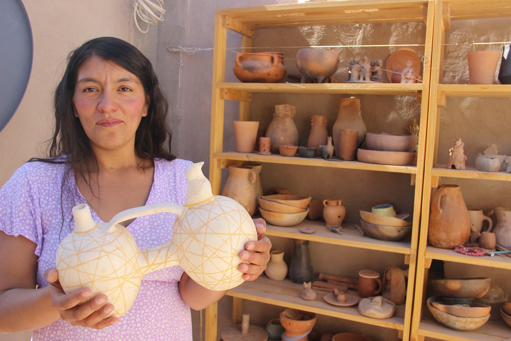Romina González con sus productos